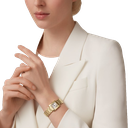 Montre Cartier Tank Française un modèle iconique de la haute horlogerie caractérisé par son bracelet en métal monobloc p